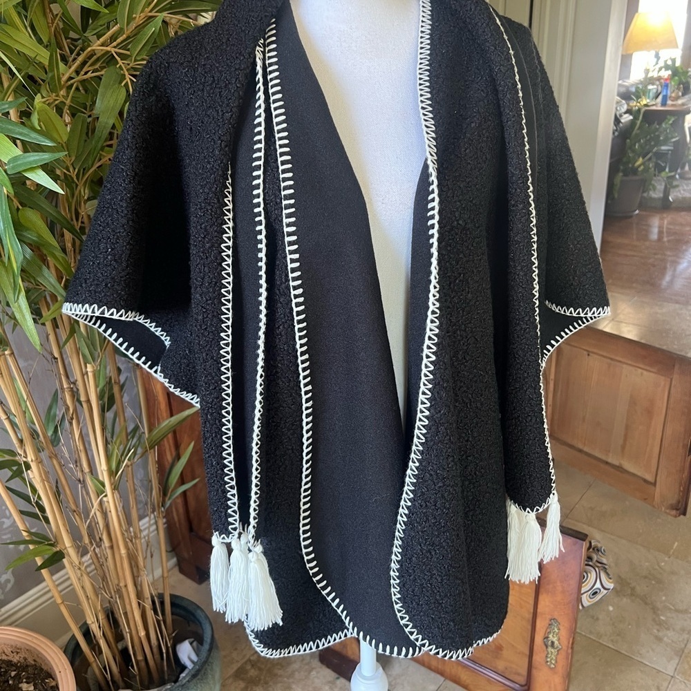 Black and White Tassel Trim Poncho Sweater one size NWOT. Perfect condition - Picture 4 of 14